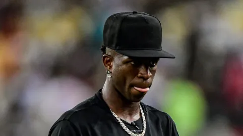 RJ – RIO DE JANEIRO – 05/06/2023 – BRASILEIRO A 2023, VASCO X FLAMENGO – Vini Jr. no intervalo durante partida entre Vasco e Flamengo no estadio Maracana pelo campeonato BRASILEIRO A 2023.
