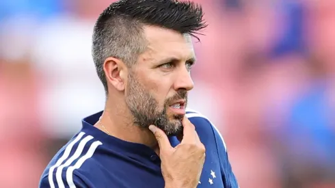 MG - SETE LAGOAS - 11/03/2023 - MINEIRO 2023, CRUZEIRO X AMERICA-MG - Paulo Pezzolano tecnico do Cruzeiro durante partida contra o America-MG no estadio Arena do Jacare pelo campeonato Mineiro 2023. Foto: Gilson Junio/AGIF