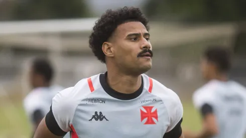 Gabriel Dias treina no CT Moacyr Barbosa em 14 de junho de 2023. Foto: Daniel Ramalho / Vasco.