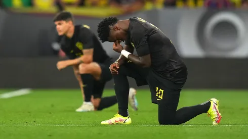 Foto: Alex Caparros/Getty Images – Vini Jr lamentou caso de racismo contra amigo