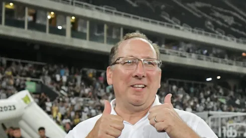 John Textor, dono do Botafogo, durante partida contra o Fortaleza pelo Brasileirão Foto: Thiago Ribeiro/AGIF