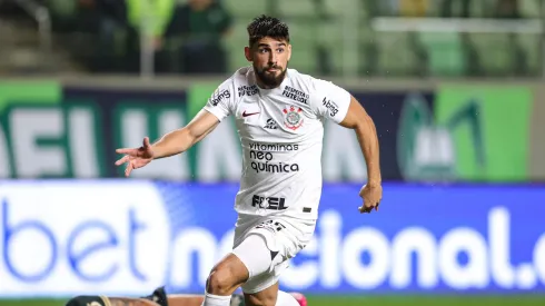 Foto: Gilson Junio/AGIF - Bruno Mendez, jogador do Corinthians, durante partida contra o America-MG no estadio Independencia pelo campeonato BRASILEIRO A 2023.