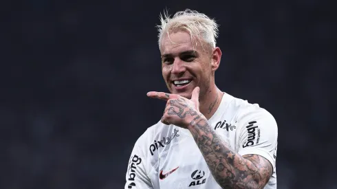 Foto: Ettore Chiereguini/AGIF - Roger Guedes, jogador do Corinthians, comemora seu gol durante partida contra o Atletico-MG no estadio Arena Corinthians pelo campeonato Copa do Brasil 2023.