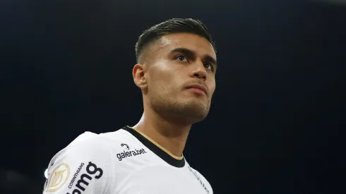 SAO PAULO, BRAZIL - OCTOBER 26: Fausto Vera of Corinthians looks on during the match between Corinthians and Fluminense as part of Brasileirao Series A 2022 at Neo Quimica Arena on October 26, 2022 in Sao Paulo, Brazil. (Photo by Ricardo Moreira/Getty Images)