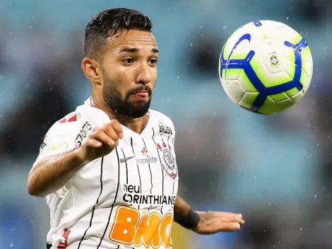 Clayson surpreende todo mundo e encaminha acerto com rival do Corinthians