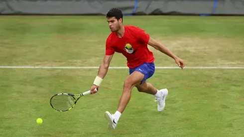 Alcaraz estreia em Queen's nesta terça-feira (20) pela manhã