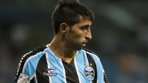 Foto: Ramiro Furquim/AGIF - Alan Ruiz, ex-jogador do Gremio, em lance contra o Nacional-URU durante partida pela Copa Libertadores 2014 na Arena do Gremio.