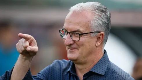 SAO PAULO, BRAZIL - OCTOBER 28: Dorival Junior, head coach of Sao Paulo in action during the match between Sao Paulo and Santos for the Brasileirao Series A 2017 at Pacaembu Stadium on October 28, 2017 in Sao Paulo, Brazil. (Photo by Alexandre Schneider/Getty Images)