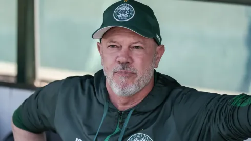 PR - CURITIBA - 10/06/2023 - BRASILEIRO A 2023, CORITIBA X SANTOS - Antonio Carlos Zago tecnico do Coritiba durante partida contra o Santos no estadio Couto Pereira pelo campeonato BRASILEIRO A 2023. Foto: Robson Mafra/AGIF