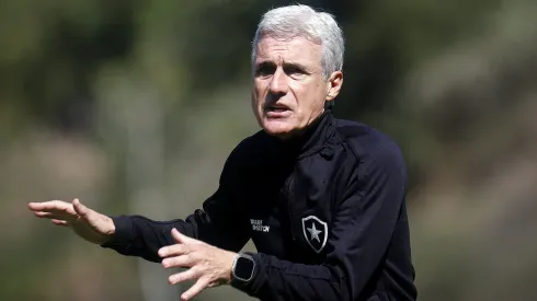 Futuro de Luís Castro tem notícia vazada que ninguém esperava e ferve torcida do Botafogo