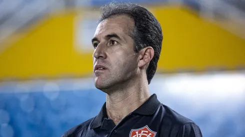 CE - FORTALEZA - 10/05/2023 - BRASILEIRO B 2023, CEARA X VITORIA - Leo Conde tecnico do Vitoria durante partida contra o Ceara no estadio Presidente Vargas pelo campeonato BRASILEIRO B 2023. Foto: Lucas Emanuel/AGIF