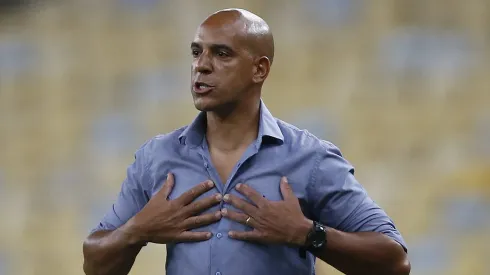 RIO DE JANEIRO, BRAZIL - MAY 27: Pepa coach of Cruzeiro reacts during a match between Flamengo and Cruzeiro as part of Brasileirao 2023 at Maracana Stadium on May 27, 2023 in Rio de Janeiro, Brazil. (Photo by Wagner Meier/Getty Images)