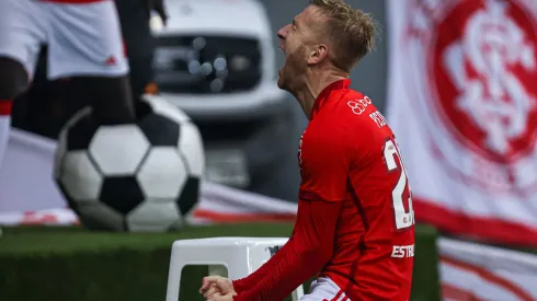 Atacante Pedro Henrique comemora gol pelo Inter(Foto: Maxi Franzoi/AGIF)
