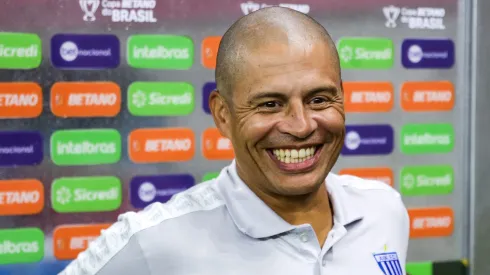 PE - Sao Lourenco da Mata - 01/03/2023 - COPA DO BRASIL 2023, RETRO X AVAI - Alex tecnico do Avai durante partida contra o Retro no estadio Arena Pernambuco pelo campeonato Copa do Brasil 2023. Foto: Rafael Vieira/AGIF