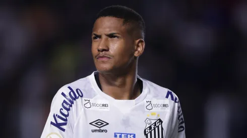 SP - SANTOS - 20/05/2023 - BRASILEIRO A 2023, SANTOS X PALMEIRAS - Angelo jogador do Santos durante partida contra o Palmeiras no estadio Vila Belmiro pelo campeonato BRASILEIRO A 2023.