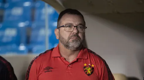 Enderson Moreira, técnico do Sport, durante partida contra o Ceará no Presidente Vargas pela Copa do Nordeste 2023. Foto: Lucas Emanuel/AGIF