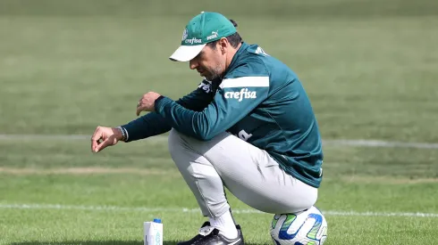 Atitude de Abel com Luís Castro viraliza na web e palmeirenses ironizam críticas para o treinador palmeirense