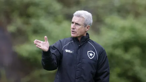 Abel apronta com Luís Castro após a partida e botafoguenses detonam o treinador palmeirense