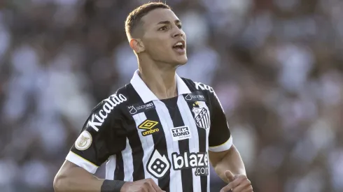 Deivid Washington só jogou poucos minutos pelo Santos nos últimos quatro jogos e cobra mais chances no time titular do Peixe