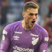 Petraglia dá resposta imediata do futuro de Bento e vê goleiro do Athletico melhor que Weverton