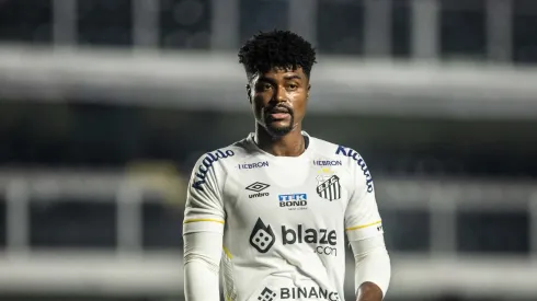 Bauermann jogador do Santos durante partida contra o Botafogo-SP no estadio Vila Belmiro pela Copa do Brasil 2023. Foto: Abner Dourado/AGIF