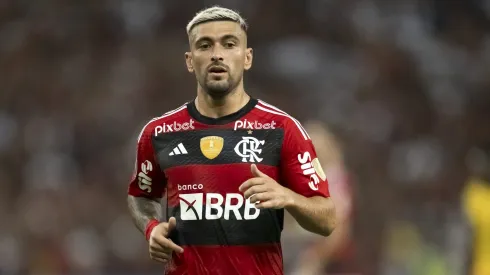 RJ - RIO DE JANEIRO - 28/06/2023 - LIBERTADORES 2023, FLAMENGO X AUCAS - De Arrascaeta jogador do Flamengo durante partida contra o Aucas no estádio Maracanã pelo campeonato Libertadores 2023.