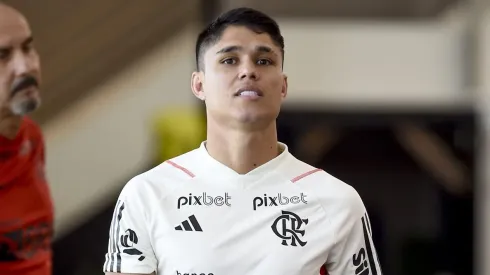 Reprodução Site Oficial Flamengo/Marcelo Cortes - Luiz Araújo é malandro no Flamengo