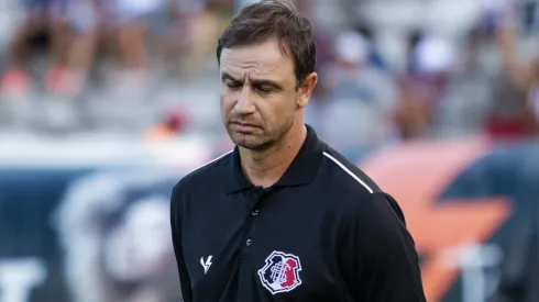 PE – RECIFE – 03/06/2023 – BRASILEIRO D 2023, SANTA CRUZ X SOUSA – Felipe Conceicao tecnico do Santa Cruz durante partida contra o Sousa no estadio Arruda pelo campeonato Brasileiro D 2023. Foto: Rafael Vieira/AGIF