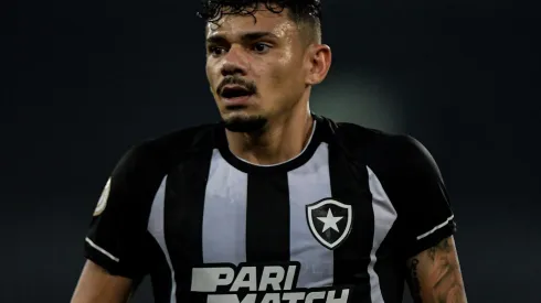 RJ - RIO DE JANEIRO - 10/06/2023 - BRASILEIRO A 2023, BOTAFOGO X FORTALEZA - Tiquinho Soares jogador do Botafogo durante partida contra o Fortaleza no estadio Engenhao pelo campeonato BRASILEIRO A 2023. Foto: Thiago Ribeiro/AGIF
