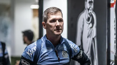 Paulo Turra na chegada da partida entre Santos e Blooming pela Sul-Americana 2023<br />
Foto: Reprodução Flickr Santos/Raul Baretta