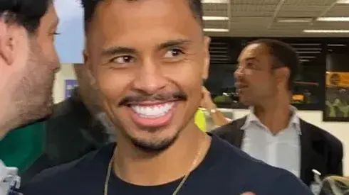Allan desembarcar no Rio de Janeiro para ser jogador do Flamengo - Foto: Bruno MIrito/GE (@brunomurito)