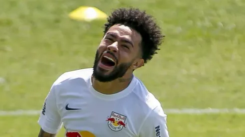BRAGANCA PAULISTA, BRAZIL - SEPTEMBER 06: Claudinho of Red Bull Bragantino celebrates after scoring his team first goal during a match between Red Bull Bragantino and Palmeiras as part of Brasileirao Series A 2020 at Nabi Abi Chedid stadium on September 06, 2020 in Braganca Paulista, Brazil. (Photo by Miguel Schincariol/Getty Images)