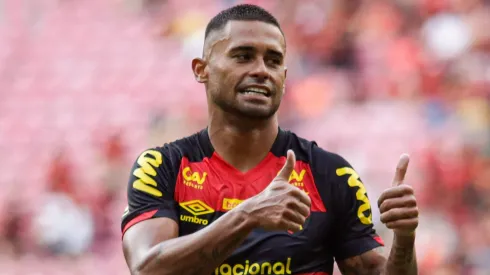 Foto: Rafael Vieira/AGIF - Kayke, jogador do Sport, comemora seu gol durante partida contra o CSA no estadio Arena Pernambuco pelo campeonato Brasileiro B 2022.