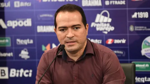 Foto: Kely Pereira/AGIF -O presidente, Marcelo Paz, fala aos jornalistas durante apresentacao oficial de Silvio Romero como jogador do Fortaleza em coletiva de imprensa realizada no Arena Castelao, em 2022