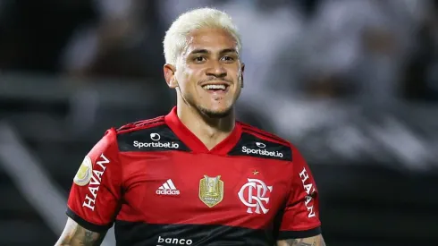 BRAGANCA PAULISTA, BRAZIL - OCTOBER 06: Pedro #21 of Flamengo celebrates after scoring the first goal of his team during a match between Red Bull Bragantino and Flamengo as part of Brasileirao Series A at Nabi Abi Chedid on October 06, 2021 in Braganca Paulista, Brazil. (Photo by Alexandre Schneider/Getty Images)