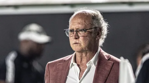 sp – santos – 08/02/2023 – paulista 2023, santos x sÃo bento – paulo roberto falcão, coordenador de futebol do santos durante partida contra o são bento no estádio vila belmiro pelo campeonato paulista 2023. foto: abner dourado