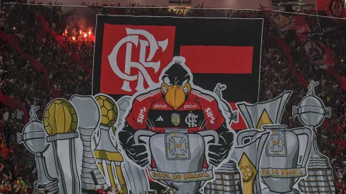 Torcida do Flamengo faz mosaíco com mascote em partida no Maracanã Foto: Thiago Ribeiro/AGIF