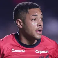 Venda de Vitor Roque por quantia estratosférica chega no Cruzeiro e torcida do Cabuloso aponta culpado