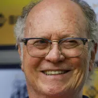 R$ 350 mil/mês: Falcão sonda meia para mudar nível do Santos