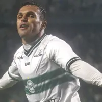 Robson comanda show do Coritiba: Goleador brilha em vitória épica contra o América-MG
