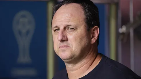 Foto: Ettore Chiereguini/AGIF - Rogério Ceni está livre no mercado