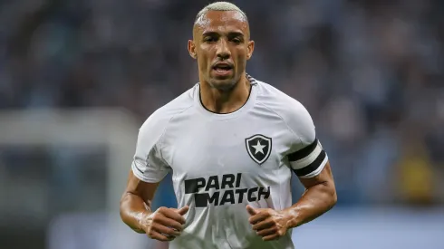 Foto: Pedro H. Tesch/AGIF - Marçal: lateral do Botafogo se manifestou em entrevista