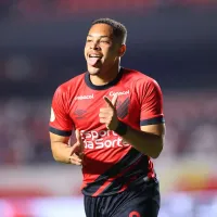 Vitor Roque é anunciado pelo Barcelona e data de saída surpreende torcida do Athletico