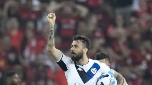 RJ - Rio de Janeiro - 07/09/2022 - LIBERTADORES 2022, FLAMENGO X VELEZ SARSFIELD - Lucas Pratto jogador do Velez Sarsfield comemora seu gol durante partida contra o Flamengo no estadio Maracana pelo campeonato Copa Libertadores 2022. Foto: Jorge Rodrigues/AGIF