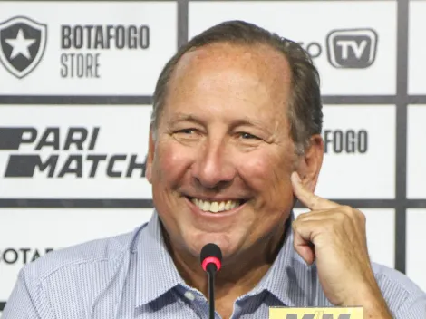 Textor ‘dá aperitivo’ sobre novo uniforme e deixa a torcida atiçada na web