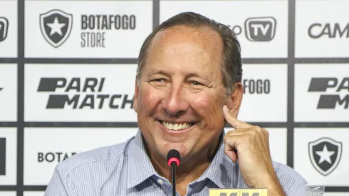 Foto: Arthur Barreto/Botafogo - Textor durante a coletiva desta quarta-feira (12)