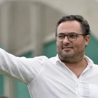 De saída do Athletico, fechado: Mattos \'pausa\' contratações e zagueiro está deixando o CAP