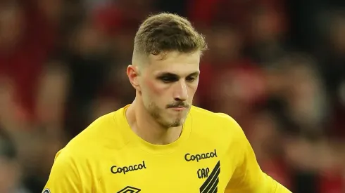 Photo by Heuler Andrey/Getty Images – Bento chama a atenção do Benfica