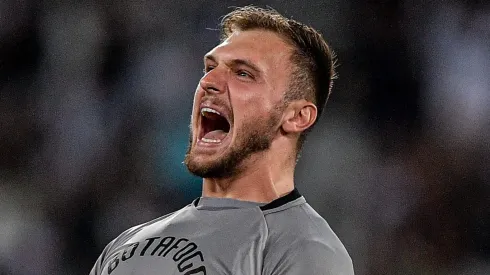 Foto: Thiago Ribeiro/AGIF – Lucas Perri vem se destacando pelo Botafogo