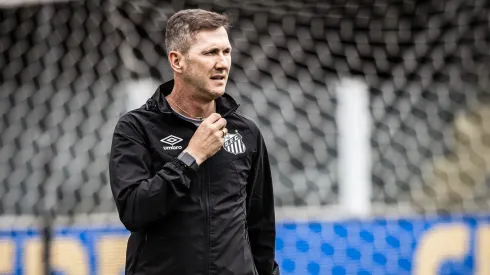 Turra faz MUDANÇA em dois setores no Santos